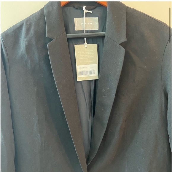 Everlane Black One Button Blazer
Size 2 - Picture 6 of 16
